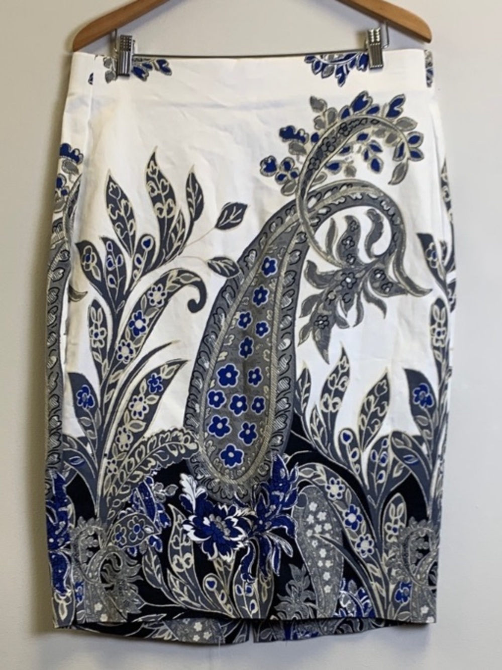 Lane Bryant White Navy Gray Paisley Pencil Skirt